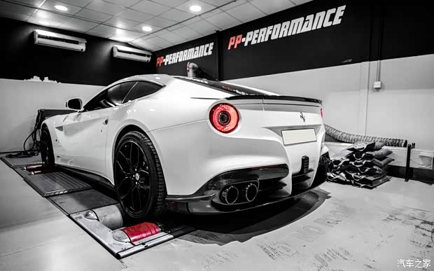 法拉利 F12berlinetta 2014款 基本型 法拉利 F12berlinetta 2014款 基本型