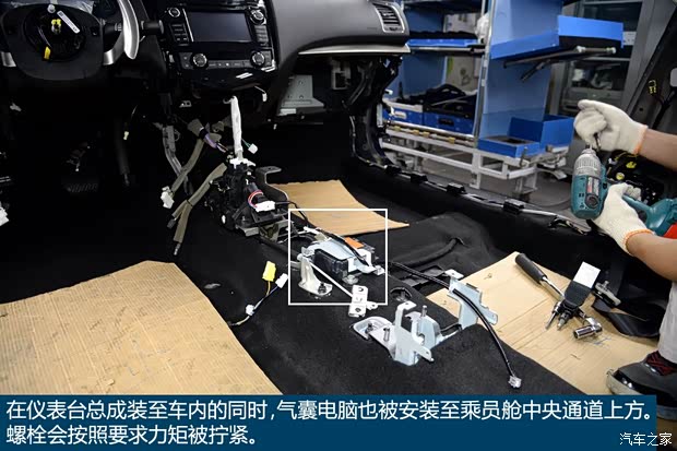 东风英菲尼迪 英菲尼迪Q50L 2015款 2.0T 豪华运动版 东风英菲尼迪 英菲尼迪Q50L 2015款 2.0T 豪华运动版