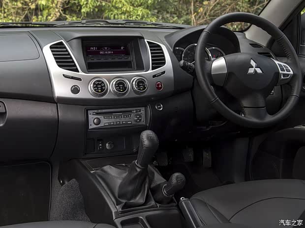 三菱(進口) 三菱L200 2015款 基本型