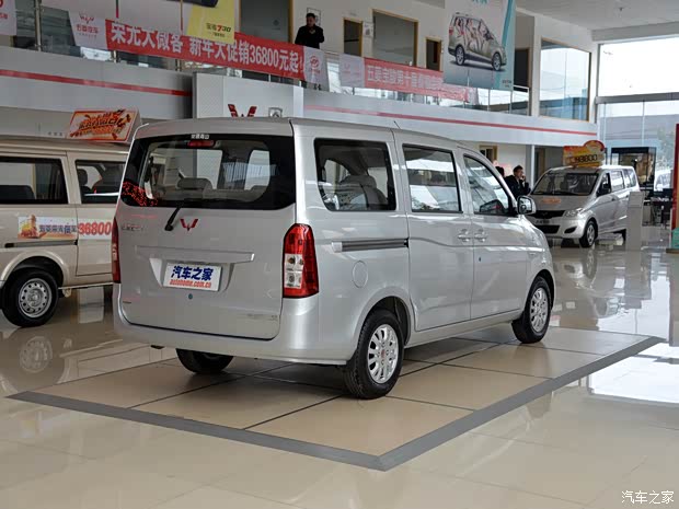 上汽通用五菱 五菱宏光V 2015款 1.5L标准型