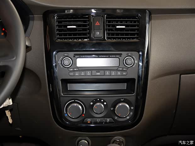 上汽通用五菱 五菱宏光V 2015款 1.5L标准型