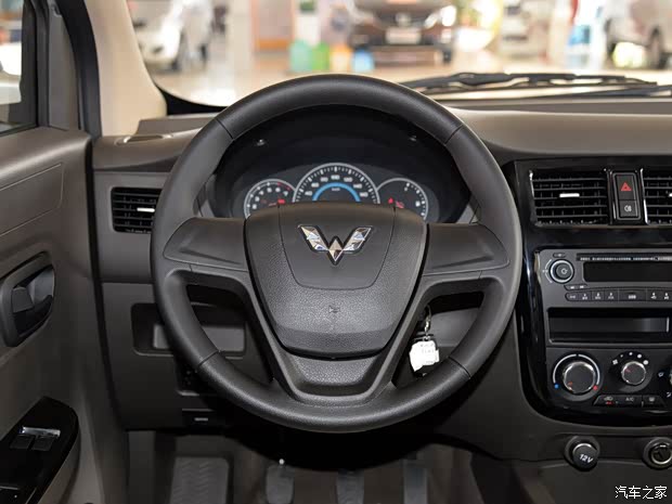 上汽通用五菱 五菱宏光V 2015款 1.5L标准型