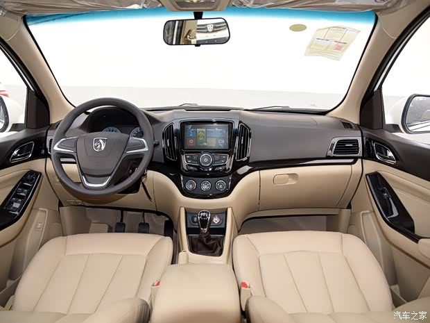 上汽通用五菱 宝骏730 2014款 1.5L 手动舒适ESP版 7座