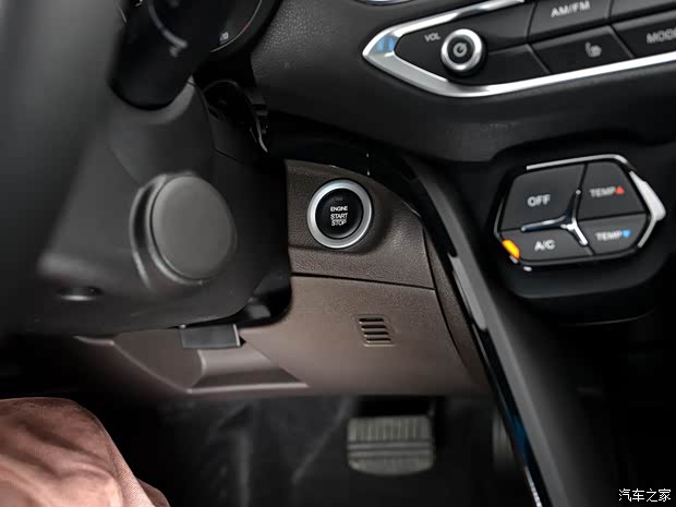 广汽乘用车 传祺GS4 2015款 200T G-DCT尊贵版