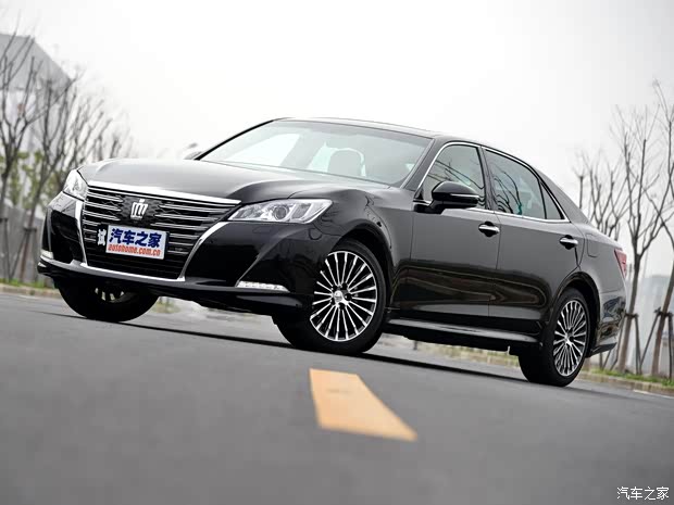 一汽丰田 皇冠 2015款 2.5L 尊享版 一汽丰田 皇冠 2015款 2.5L 尊享版