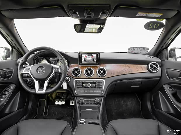 奔驰(进口) 奔驰GLA级(进口) 2015款 GLA 260 4MATIC 奔驰(进口) 奔驰GLA级(进口) 2015款 GLA 260 4MATIC