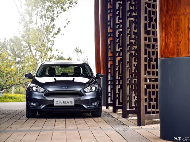 长安福特 福克斯 2015款 三厢 EcoBoost 180 自动旗舰型