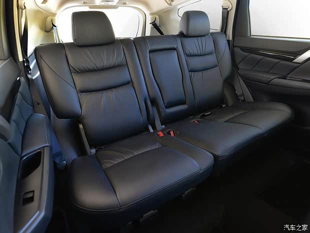 三菱(進(jìn)口) 帕杰羅·勁暢(進(jìn)口) 2016款 基本型