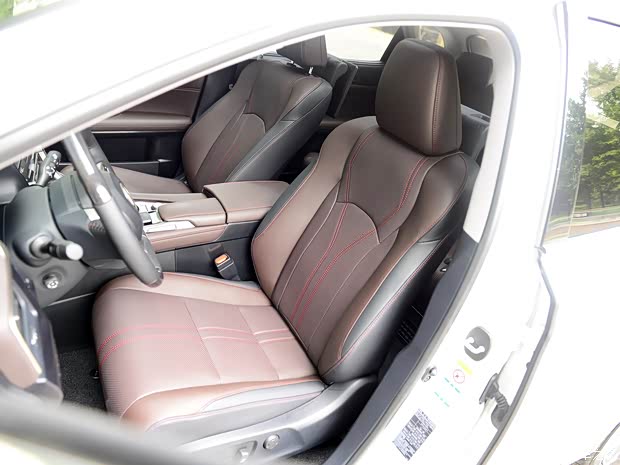 雷克萨斯 雷克萨斯RX 2016款 450h 四驱顶配版