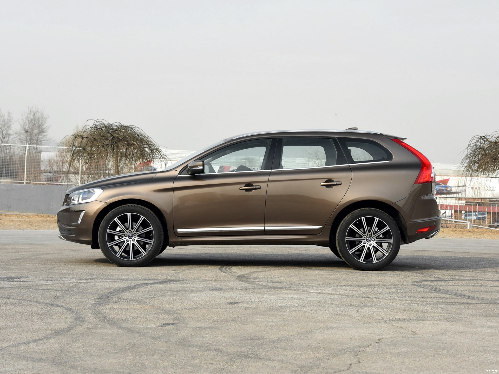 【图】沃尔沃xc60 2015款 t6 awd 智越版报价_图片