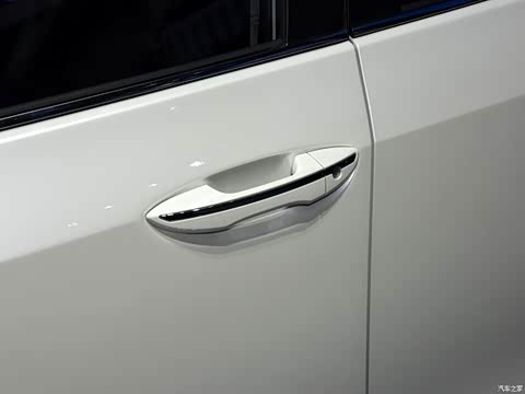 2016款 双擎 1.8H V E-CVT豪华版 2016款 双擎 1.8H V E-CVT豪华版