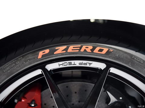 2015 LP 700-4 Pirelli