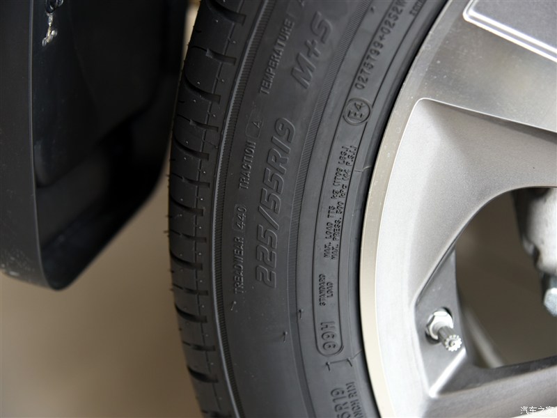 oupe 2015款 2.0T 手动两驱尊贵型 3006743图