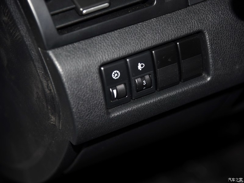 一汽奔腾 奔腾x80 2015款 2.0l 手动舒适两周年纪念型