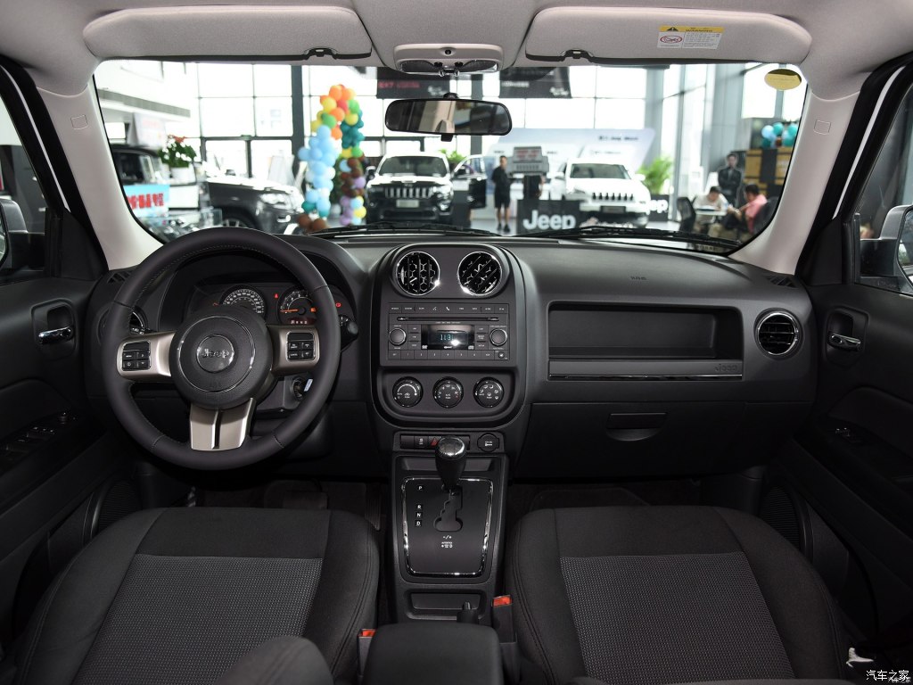 jeep(进口) 自由客 2015款 2.4l 运动版