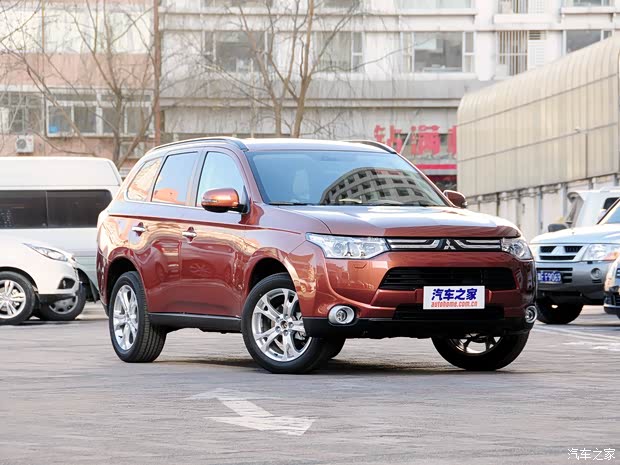 三菱(进口) 欧蓝德(进口) 2013款 2.4L 四驱精英GT版 7座 三菱(进口) 欧蓝德(进口) 2013款 2.4L 四驱精英GT版 7座