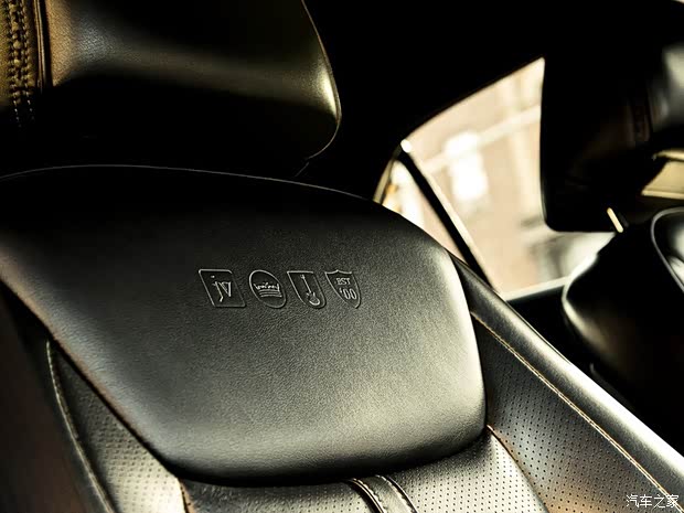 克莱斯勒克莱斯勒(进口)克莱斯勒300C(进口)2013款 John Varvatos 克莱斯勒克莱斯勒(进口)克莱斯勒300C(进口)2013款 John Varvatos