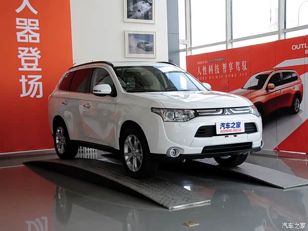 三菱(进口) 欧蓝德(进口) 2013款 2.4L 四驱豪华导航版 7座 三菱(进口) 欧蓝德(进口) 2013款 2.4L 四驱豪华导航版 7座