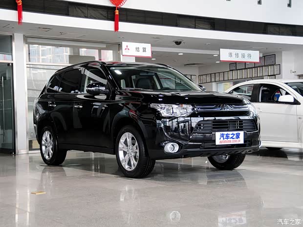 三菱三菱(进口)欧蓝德(进口)2013款 2.4L 四驱豪华导航版 5座