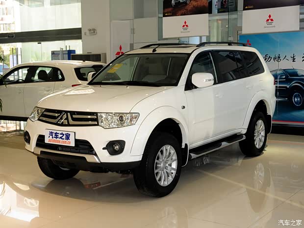 三菱广汽三菱帕杰罗·劲畅2013款 3.0L 自动两驱豪华版 三菱广汽三菱帕杰罗·劲畅2013款 3.0L 自动两驱豪华版