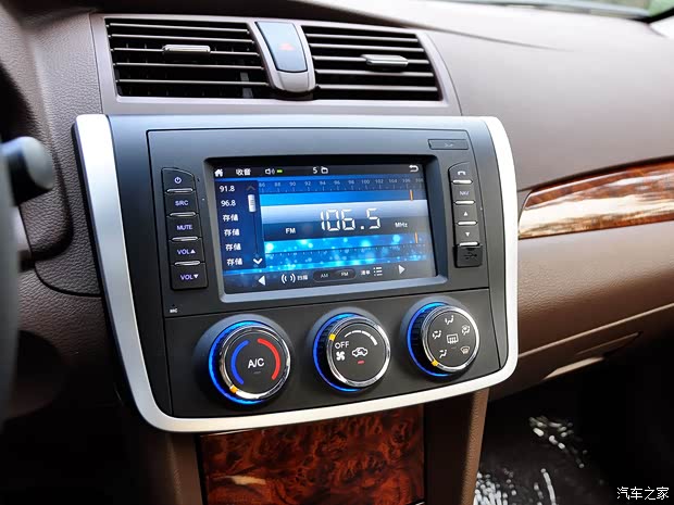 眾泰眾泰汽車眾泰Z3002014款 1.5L 手動(dòng)豪華型