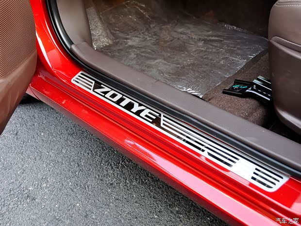 眾泰眾泰汽車眾泰Z3002014款 1.5L 手動(dòng)豪華型