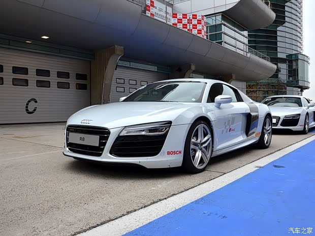 Audi Sport 奧迪R8 2014款 5.2 FSI quattro Audi Sport 奧迪R8 2014款 5.2 FSI quattro