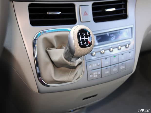 比亚迪 比亚迪M6 2013款 2.0L 手动舒适型 比亚迪 比亚迪M6 2013款 2.0L 手动舒适型