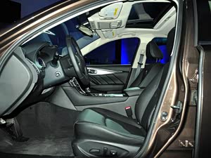 Ӣ�����Q50 2014�� 2.0T ������