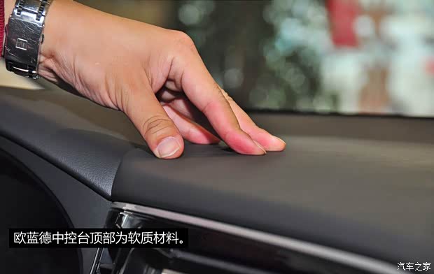 三菱三菱(进口)欧蓝德(进口)2013款 2.4L 四驱豪华导航版 5座