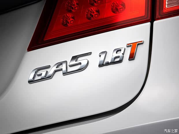 广汽传祺广汽乘用车传祺GA52013款 1.8T 自动至尊版