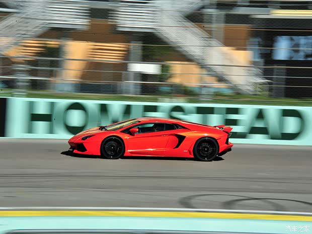 蘭博基尼 Aventador 2013款 LP 700-4 Roadster 蘭博基尼 Aventador 2013款 LP 700-4 Roadster