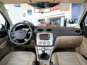 福克斯2013款 三厢经典 1.8L MT基本型