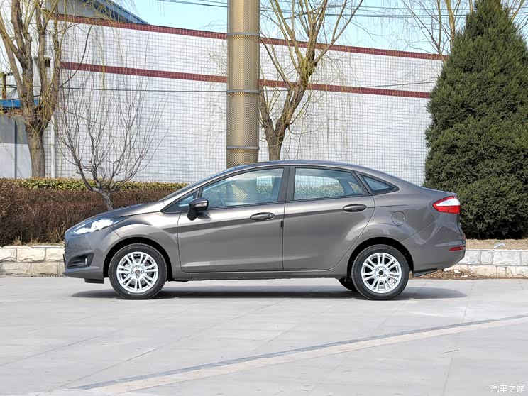 福特长安福特嘉年华2013款 三厢 1.5L 自动品尚型