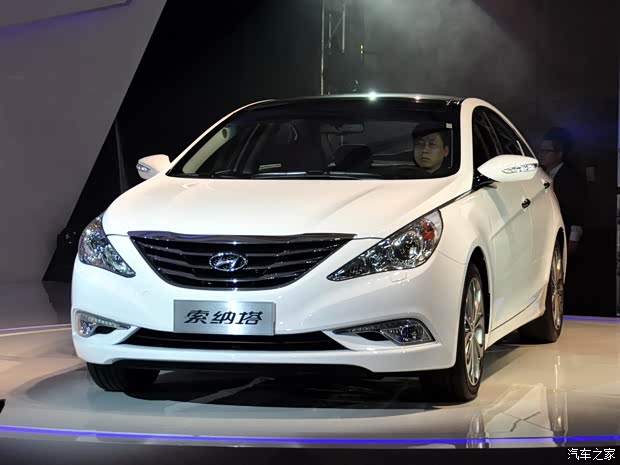 現(xiàn)代北京現(xiàn)代索納塔八2013款 2.4L 自動(dòng)頂級(jí)版