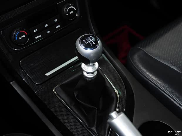 眾泰眾泰汽車眾泰T6002013款 基本型