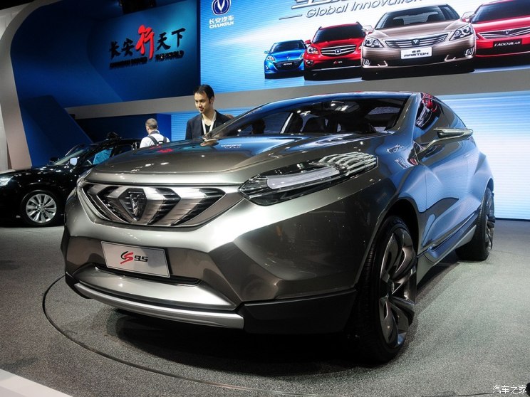 在2016年4月开幕的北京车展上,长安发布了cs95的量产版车型,不过该车