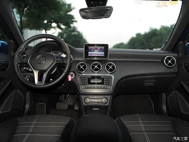 奔驰奔驰(进口)奔驰A级2013款 A200 都市型