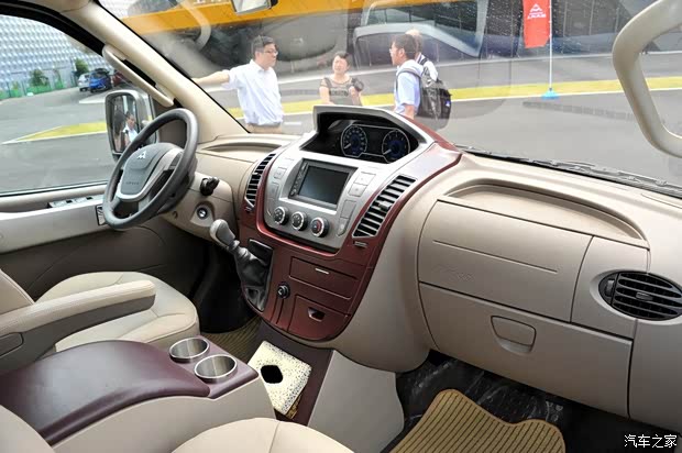 上汽大通上汽商用車上汽大通V802012款 2.5L定制版