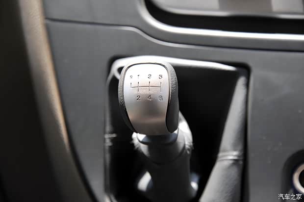 上汽大通上汽商用車上汽大通V802012款 2.5L定制版