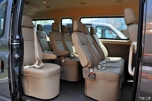 上汽大通上汽商用車上汽大通V802012款 2.5L定制版