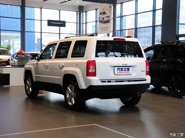 JeepJeep自由客2014款 2.4L 豪華導(dǎo)航版 JeepJeep自由客2014款 2.4L 豪華導(dǎo)航版