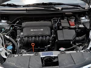 ����S1 2013�� 1.5L �ֶ��˶���