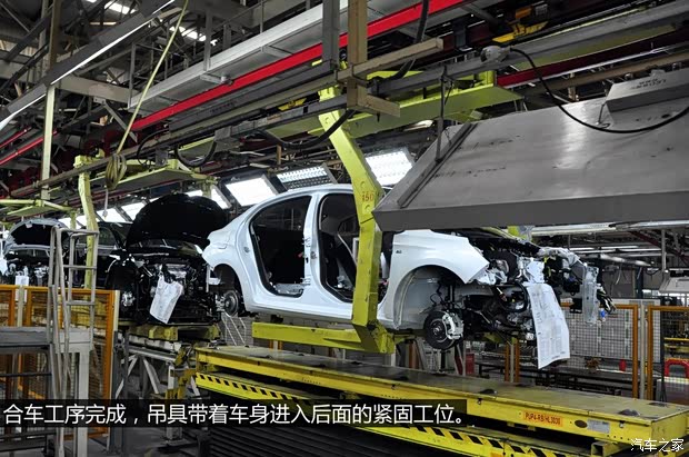 雪铁龙东风雪铁龙世嘉2013款 三厢 2.0L 自动品悦型 雪铁龙东风雪铁龙世嘉2013款 三厢 2.0L 自动品悦型