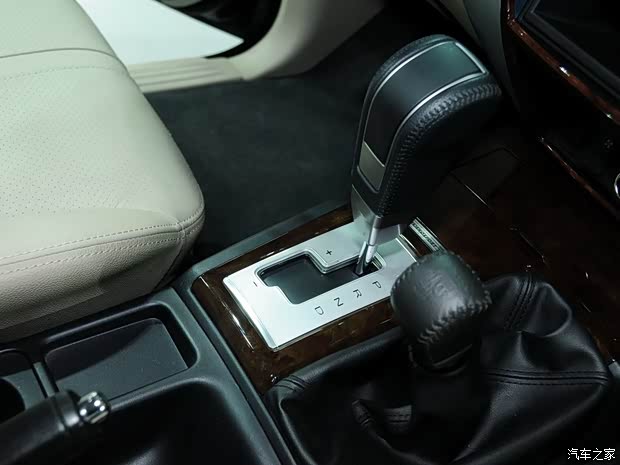 三菱广汽三菱帕杰罗·劲畅2013款 3.0L 自动四驱旗舰版 三菱广汽三菱帕杰罗·劲畅2013款 3.0L 自动四驱旗舰版