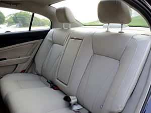 奔腾B50 2013款 1.8L AT尊贵型