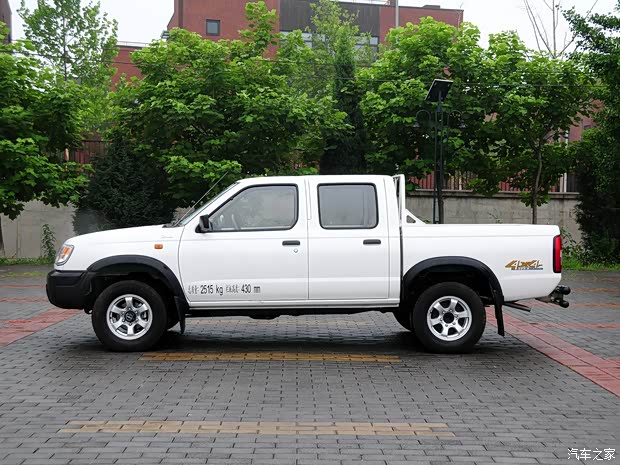 東風(fēng)風(fēng)度鄭州日產(chǎn)銳騏皮卡2013款 2.2T四驅(qū)柴油標(biāo)準(zhǔn)型ZD22TE