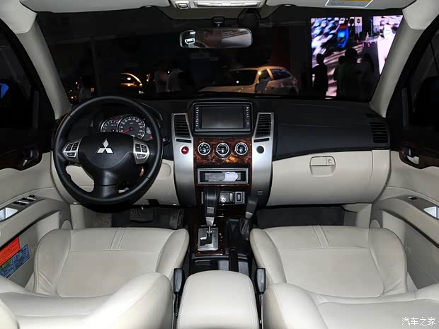 广汽三菱 帕杰罗·劲畅 2013款 3.0L 自动四驱旗舰版