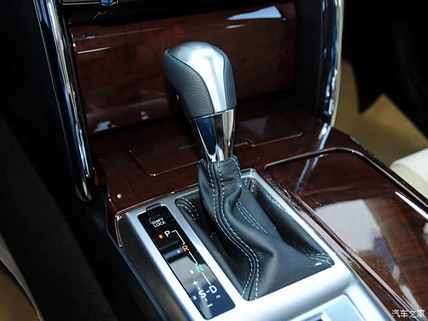 一汽丰田 锐志 2013款 2.5V 尚锐版