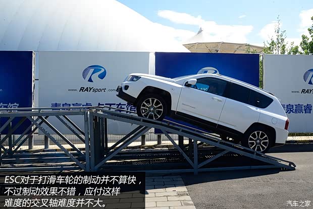 JeepJeep指南者2014款 2.4L 四驱豪华导航版 JeepJeep指南者2014款 2.4L 四驱豪华导航版